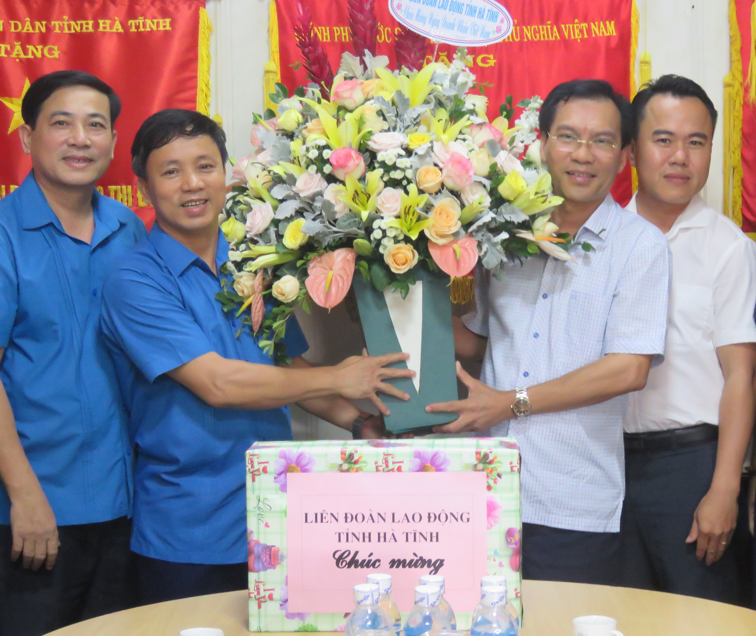LĐLĐ tỉnh: Chúc mừng doanh nghiệp nhân Ngày Doanh nhân Việt Nam 