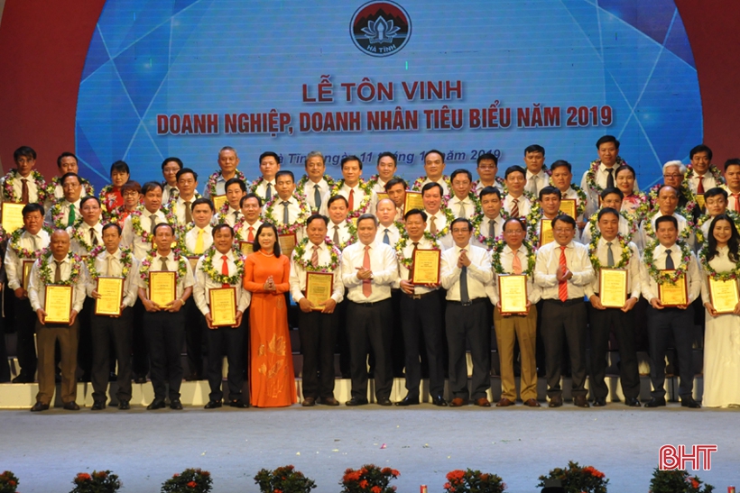 Hà Tĩnh vinh danh 53 doanh nghiệp, doanh nhân tiêu biểu năm 2019