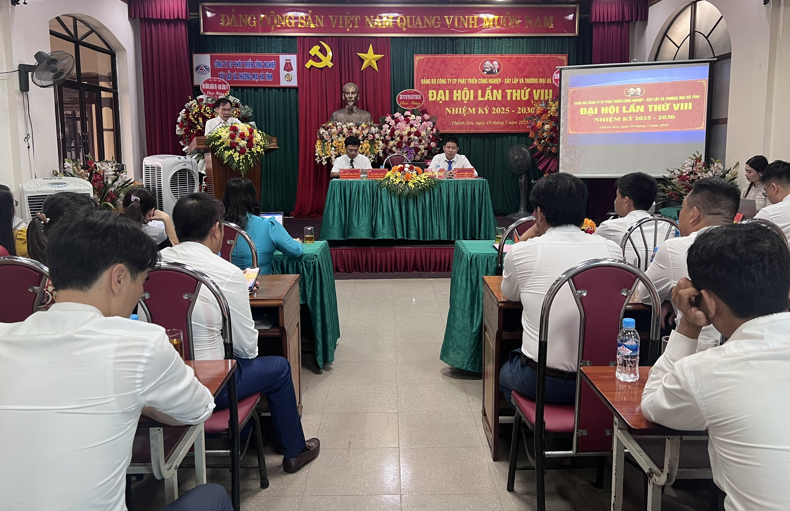 Đại hội Đảng bộ Công ty CP Phát triển công nghiệp - Xây lắp và thương mại Hà Tĩnh lần thứ VIII