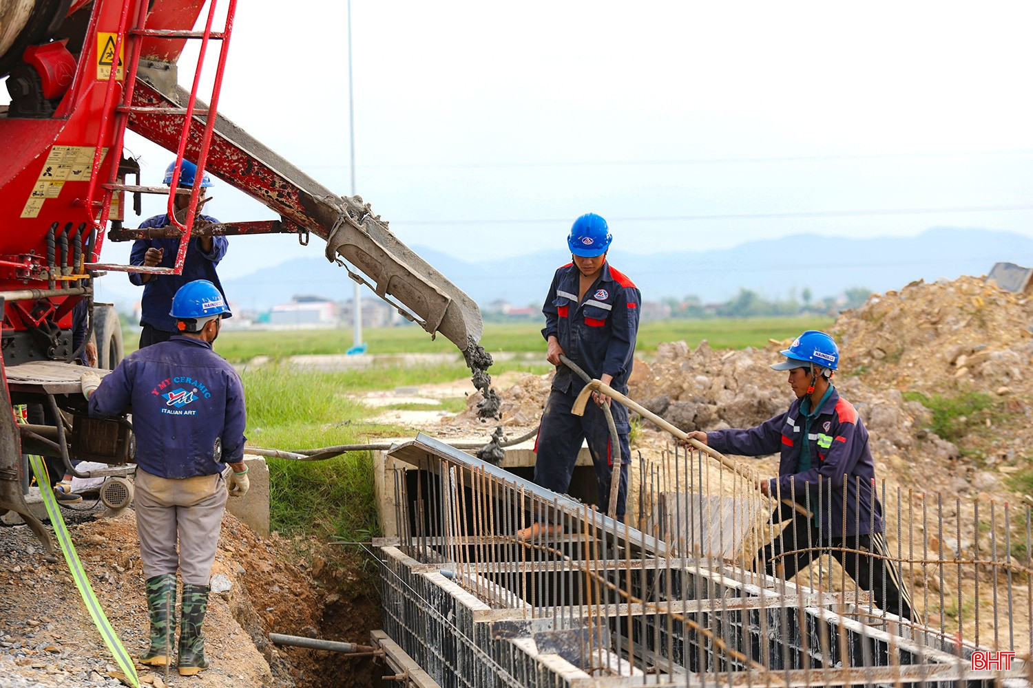 Công trường dự án VSIP Hà Tĩnh rộn vang tiếng máy