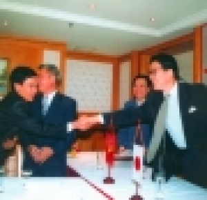 Xuất khẩu lao động